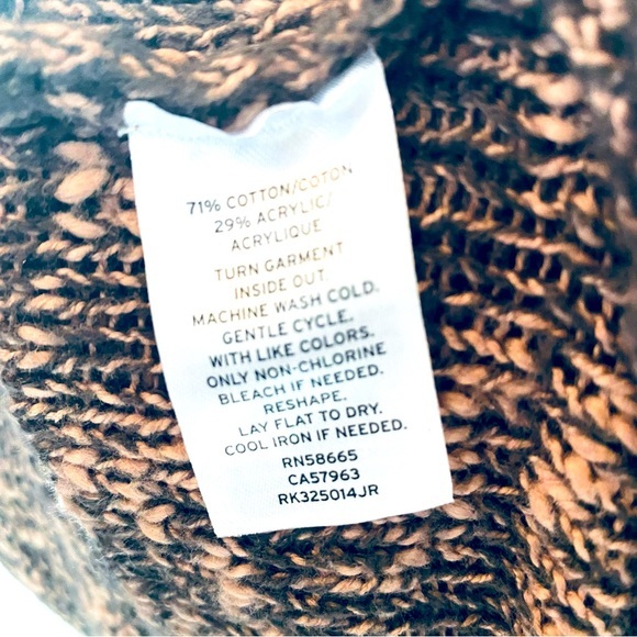 Brand: Abound. Turtle neck sweater. 71% cotton, 29% Acrylic. Size: small. - Picture 9 of 9